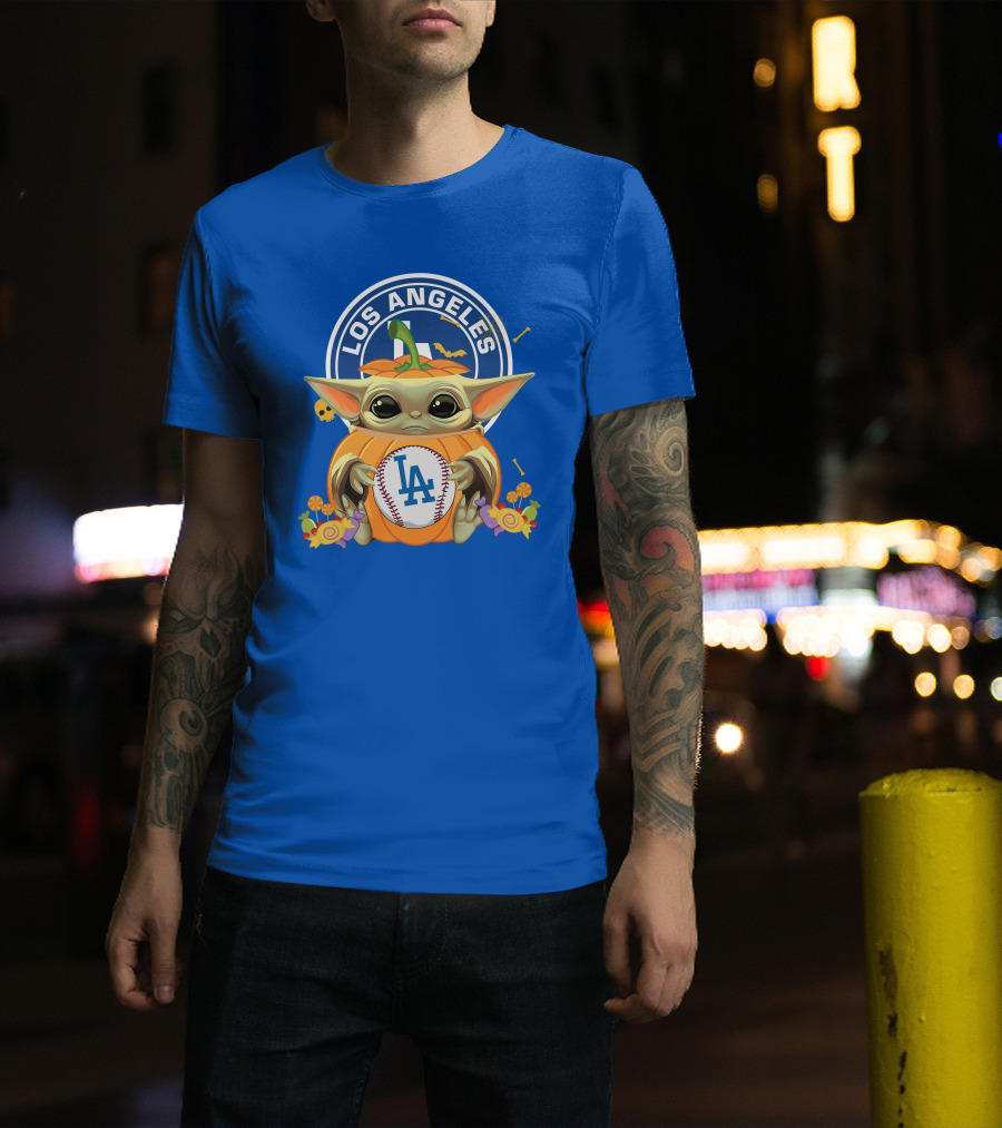 Los Angeles Dodgers Halloween Baby Yoda Hugging Pumpkin T-Shirt