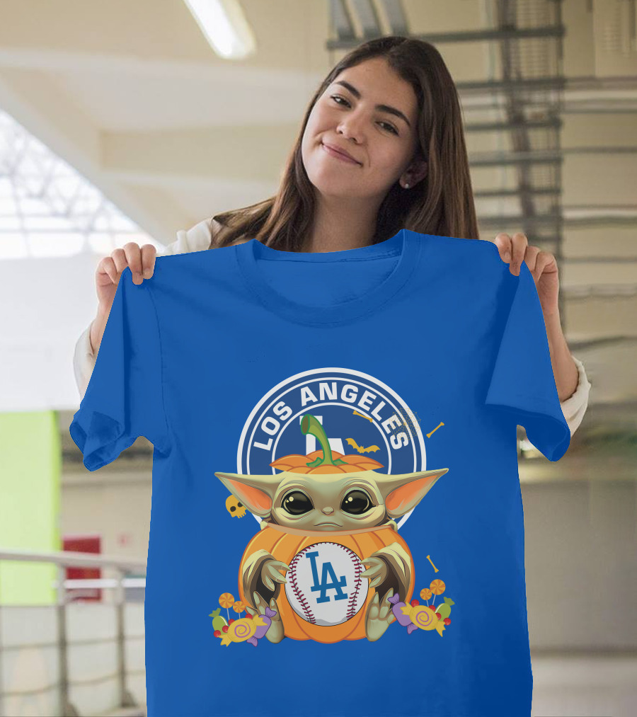 Los Angeles Dodgers Halloween Baby Yoda Hugging Pumpkin T-Shirt
