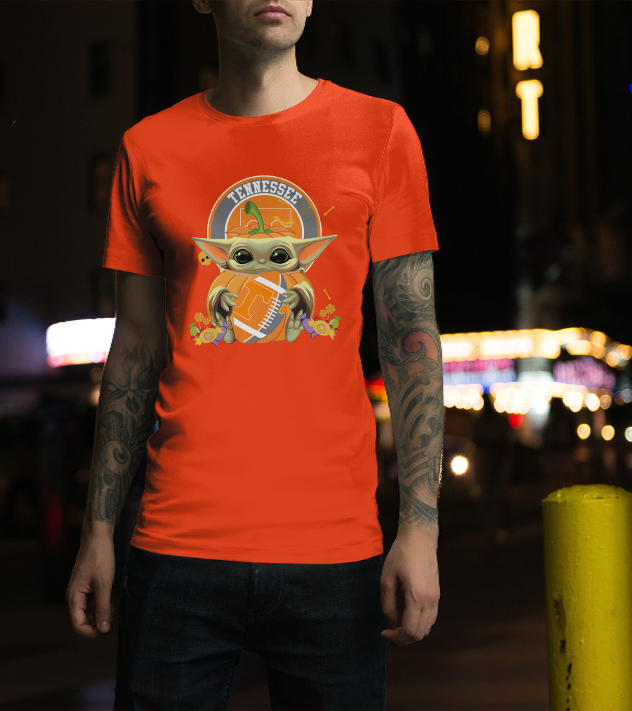 Tennessee Volunteers Halloween Pumpkin Baby Yoda Hug Football T-Shirt