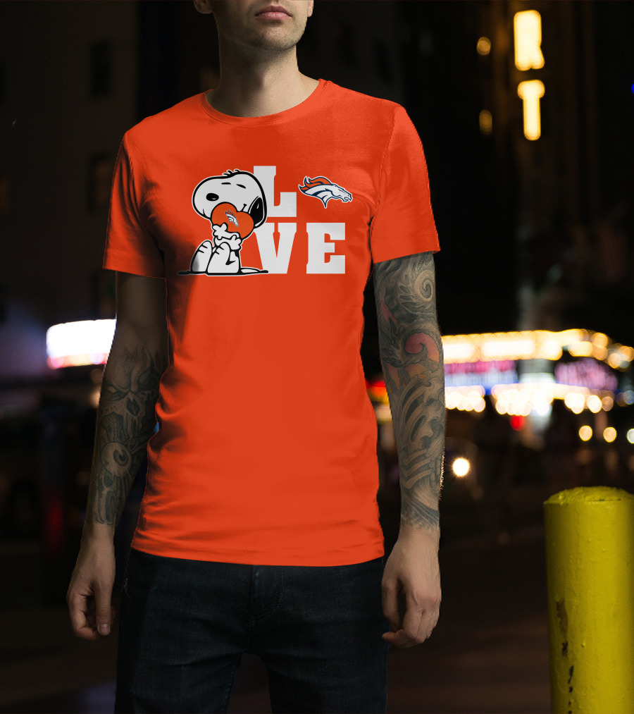 Snoopy Hugging Heart Denver Broncos Love T-Shirt