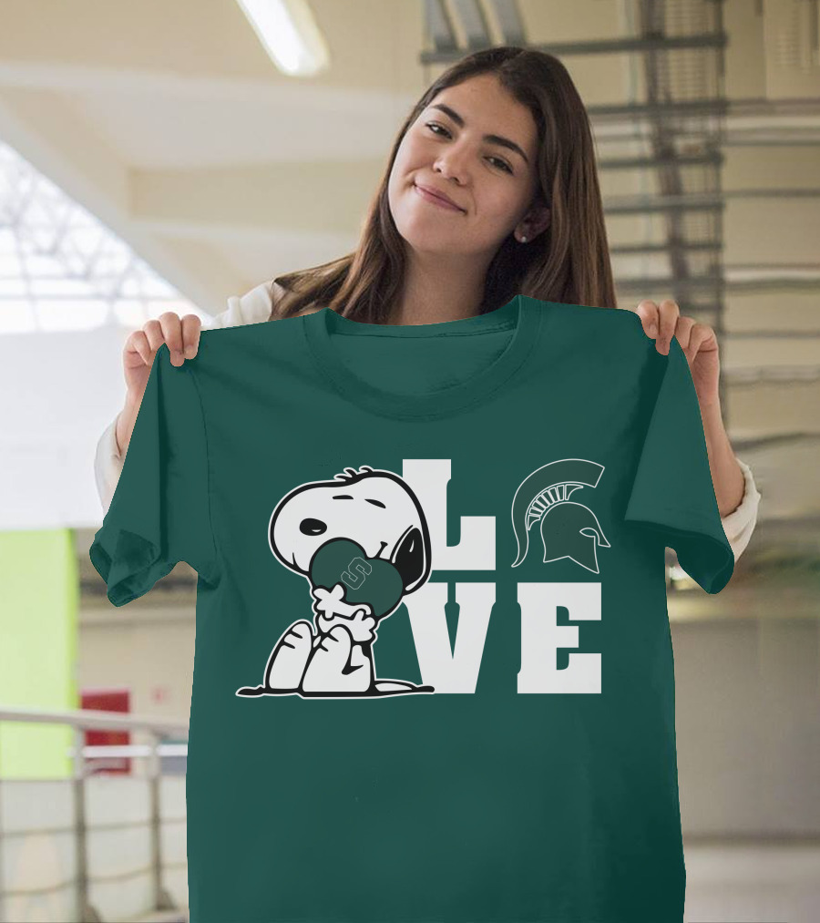 Snoopy Hugging Heart With Michigan State Spartans Helmet LOVE T-Shirt