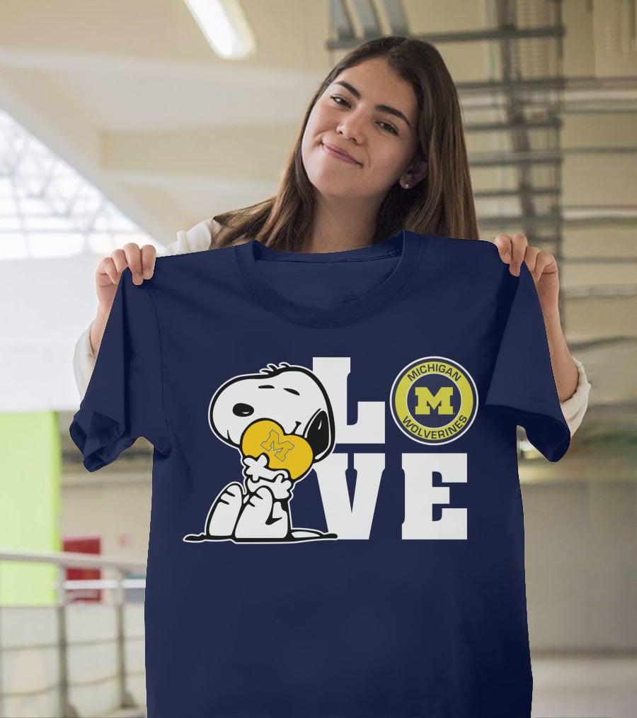 Snoopy Love Michigan Wolverines Peanuts Football T-Shirt
