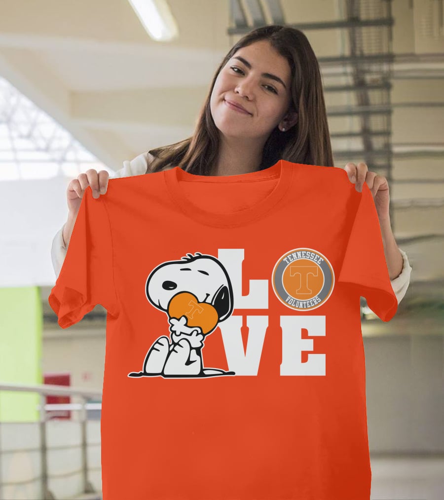 Snoopy Love Tennessee Volunteers Logo Peanuts Football Fan T-Shirt