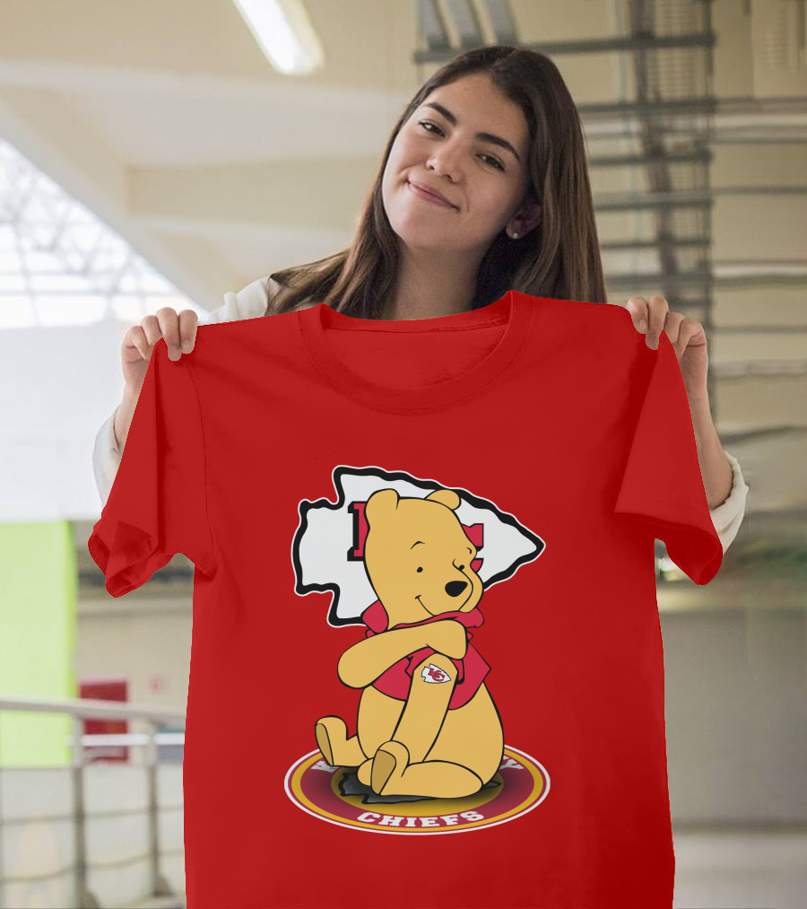 Kansas City Chiefs Winnie the Pooh Sitting on T-Shirt