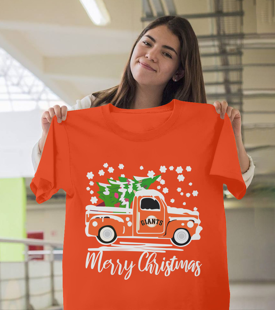 Merry Christmas San Francisco Giants Vintage Car With Snow And Tree T-Shirt