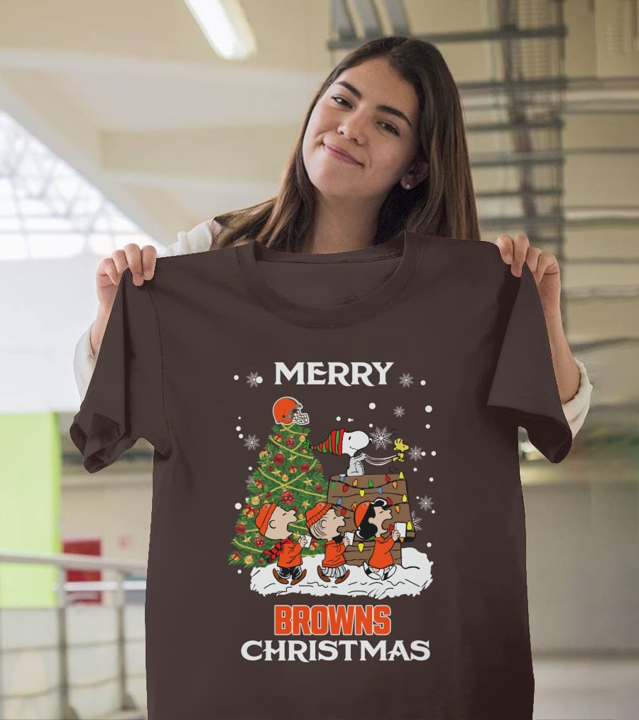 Merry Browns Christmas Peanuts Christmas Tree Celebration T-Shirt