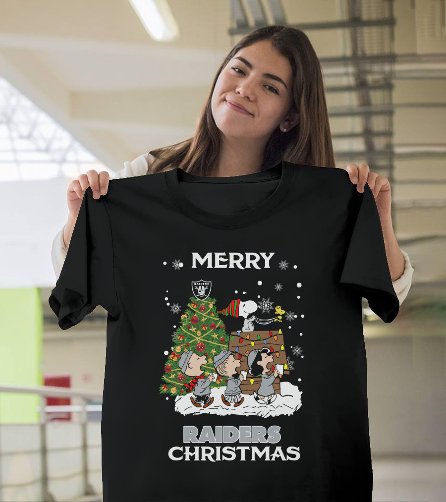 Merry Raiders Christmas Snoopy Peanuts Las Vegas Christmas Tree T-Shirt