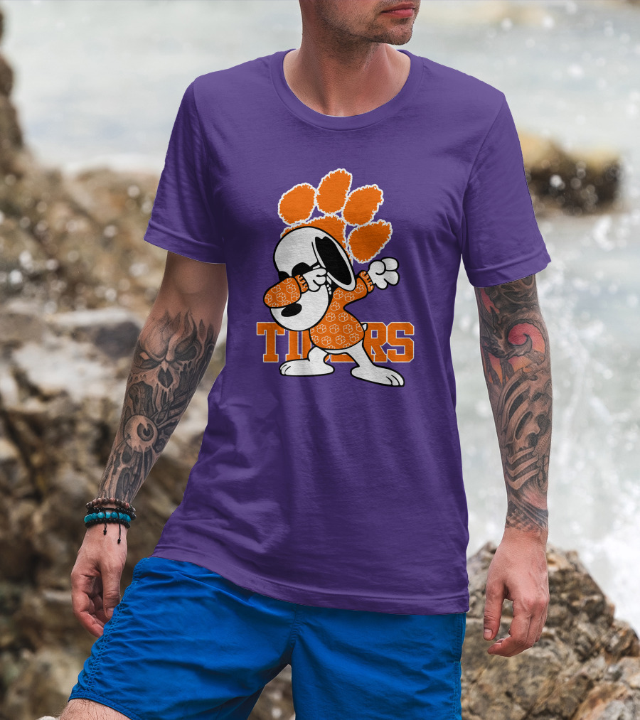 Snoopy Dabbing Clemson Tigers Paw Prints T-Shirt