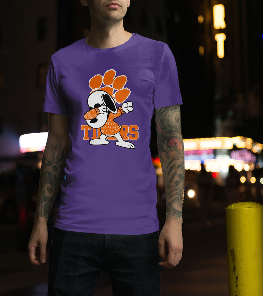 Snoopy Dabbing Clemson Tigers Paw Prints T-Shirt