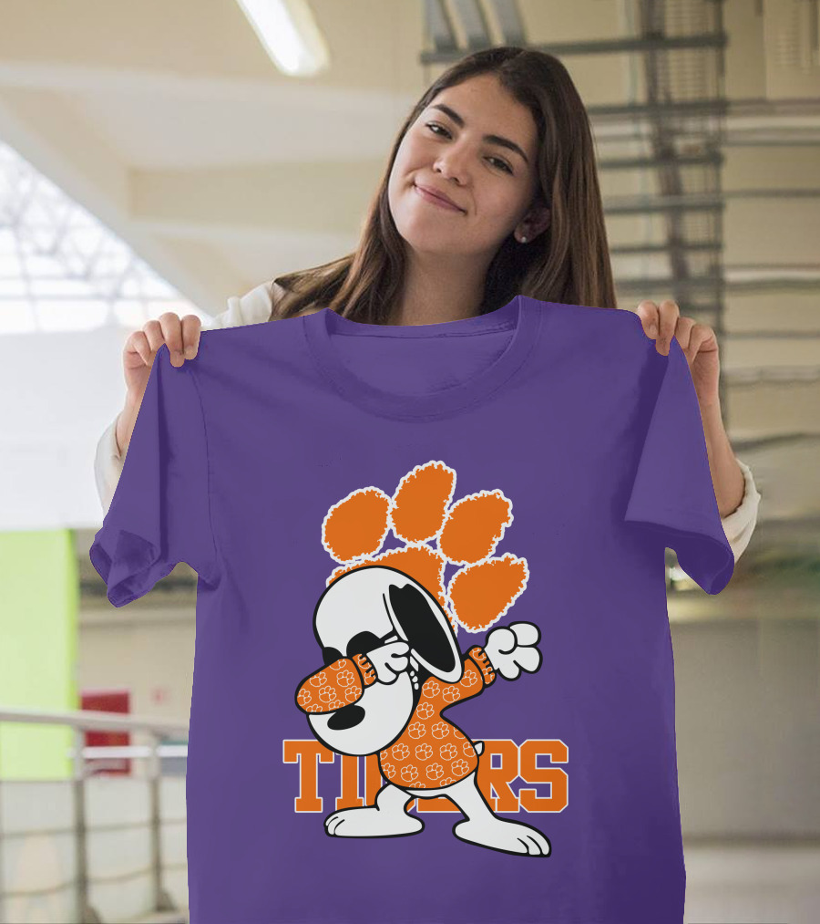 Snoopy Dabbing Clemson Tigers Paw Prints T-Shirt