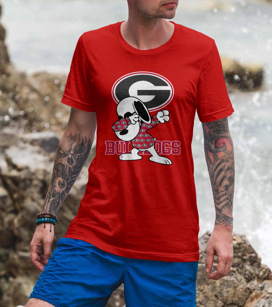 Georgia Bulldogs Snoopy Dabbing University Of Georgia T-Shirt