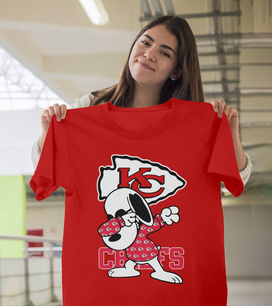 Kansas City Chiefs Snoopy KC Logo Dabbing Chiefs T-Shirt