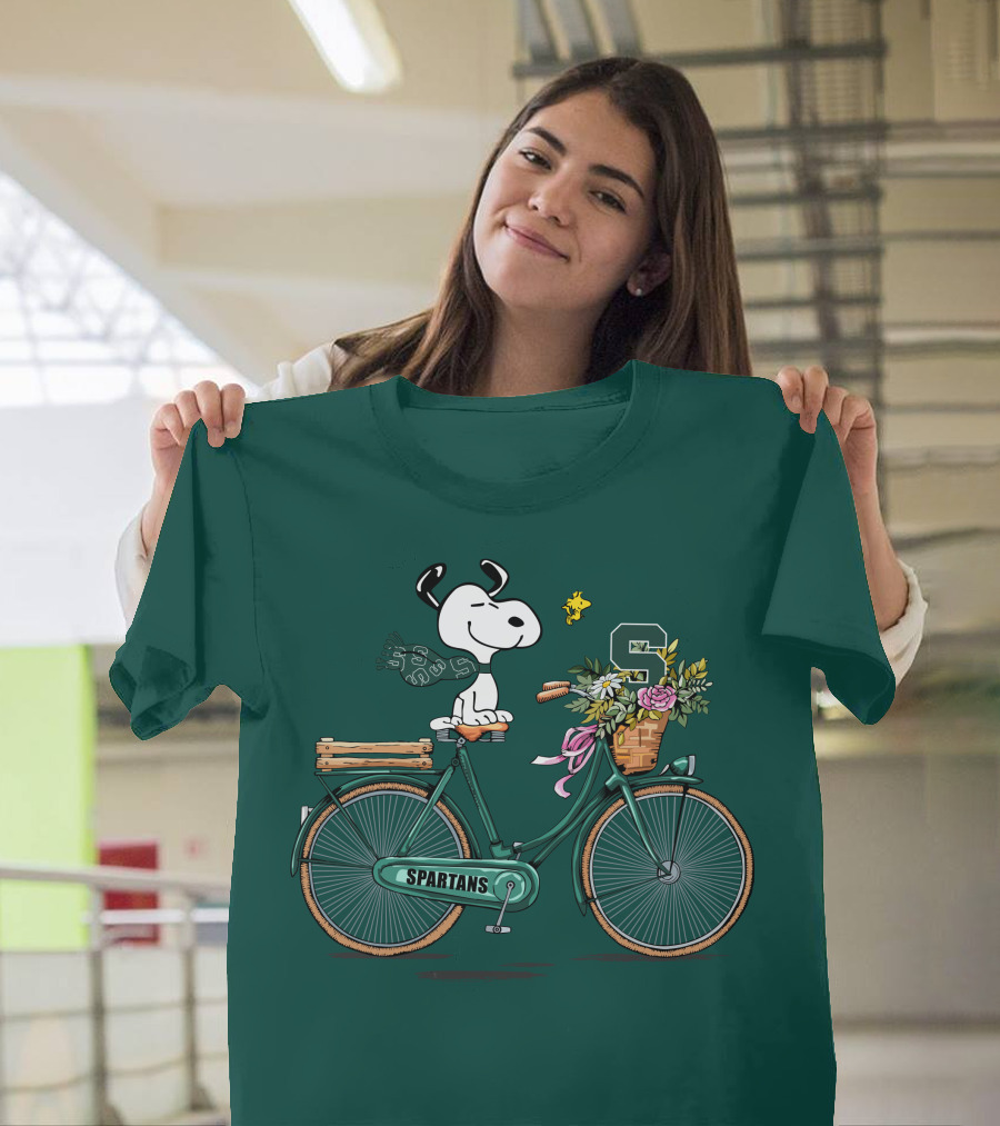 Michigan State Spartans Snoopy on Bicycle with Flowers T-Shirt