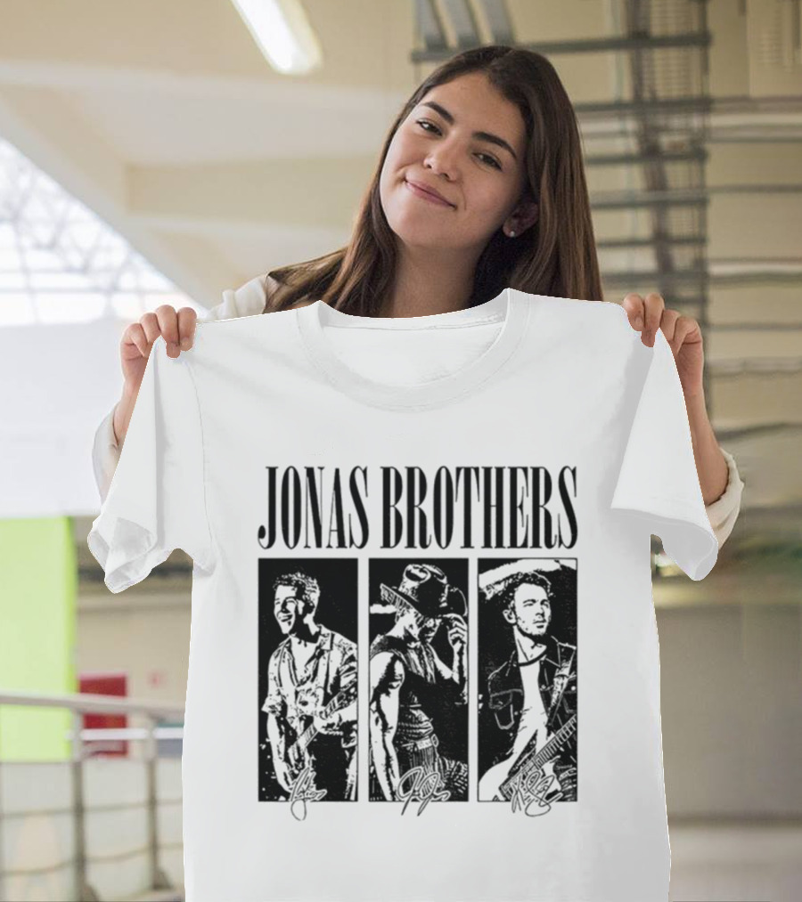 Jonas Brothers Vintage 90's Boy Band Signature Retro Style T-Shirt