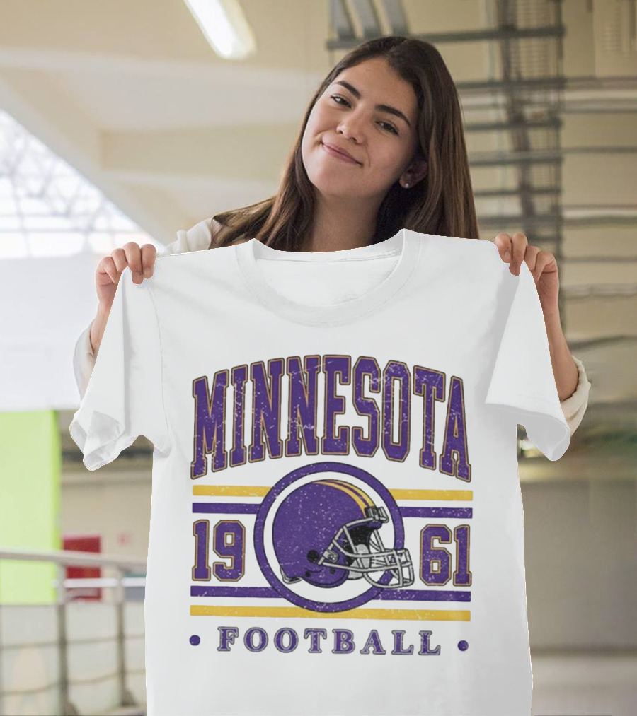 Minnesota Vikings Football Helmet 1961 NFL Vintage Style T-Shirt