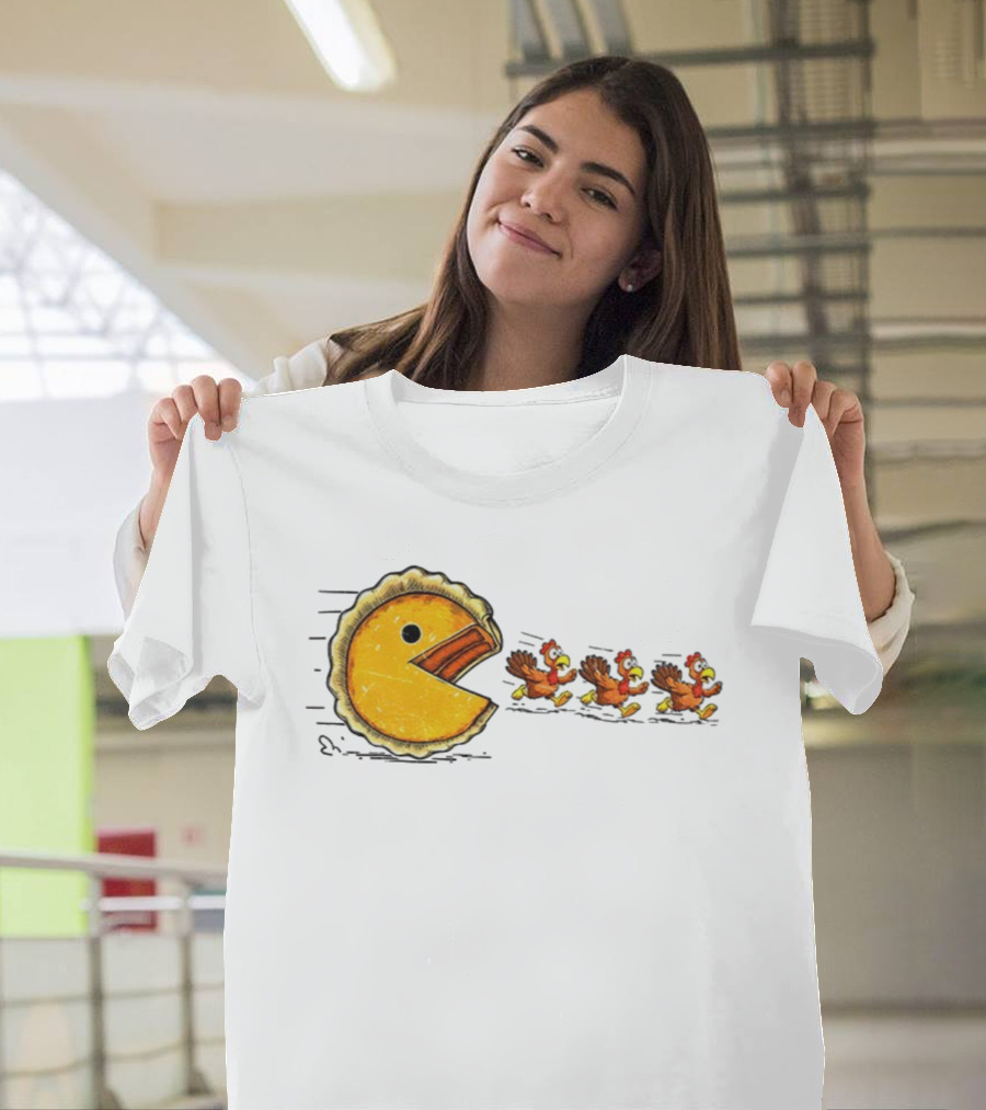 Thanksgiving Turkey Chase With Retro Pumpkin Pie Eating Game Theme T-Shirt
