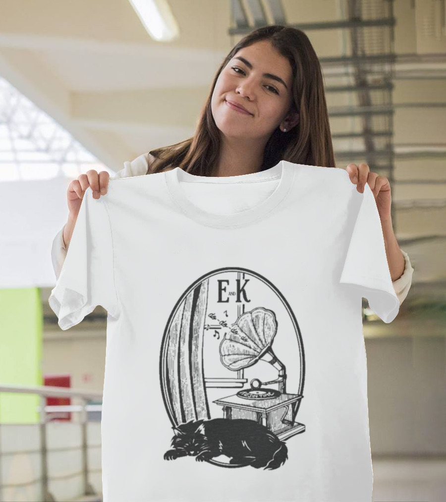 Evan And Katelyn EK Vintage Gramophone Oval Design T-Shirt