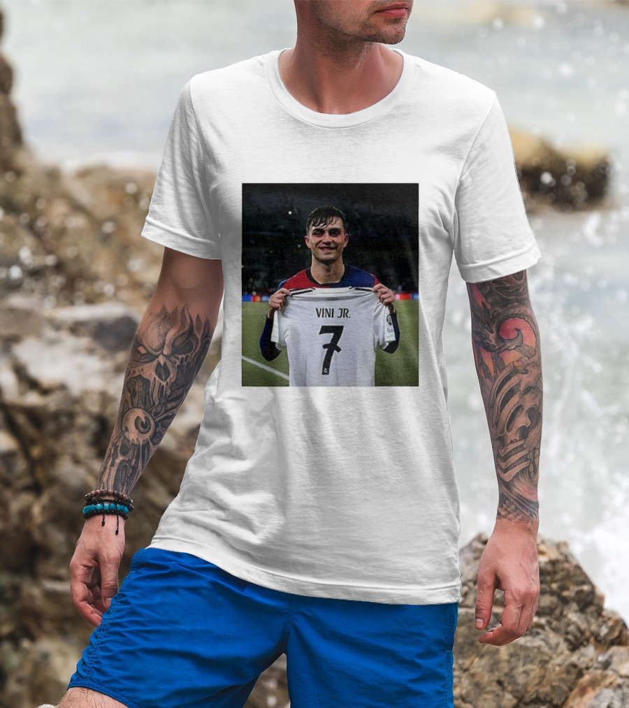 Pedri Holding Vini Jr 7 Jersey La Liga Real Madrid T-Shirt