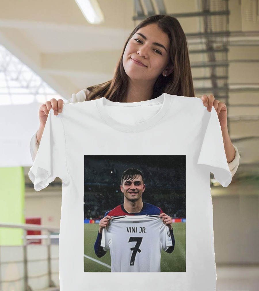 Pedri Holding Vini Jr 7 Jersey La Liga Real Madrid T-Shirt