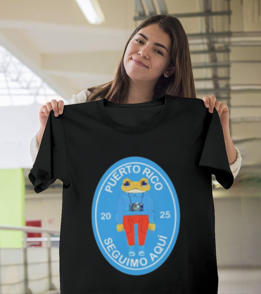 DeBi Frog Puerto Rico Seguimos Aquí 2025 T-Shirt