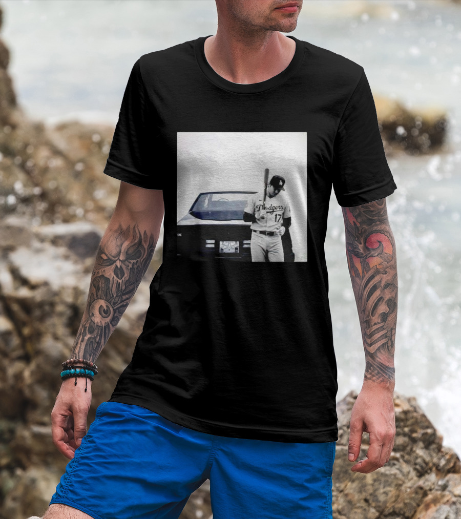 Shohei Ohtani Los Angeles Dodgers Baseball Pose Vintage Car Scene T-Shirt