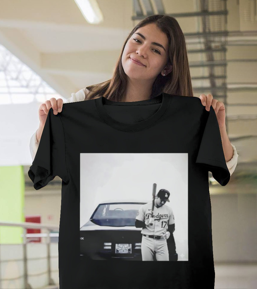 Shohei Ohtani Los Angeles Dodgers Baseball Pose Vintage Car Scene T-Shirt