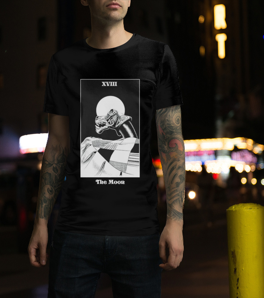 Summerisle Arcana The Moon XVIII Ancient Dragon And Full Moon Tarot Card T-Shirt