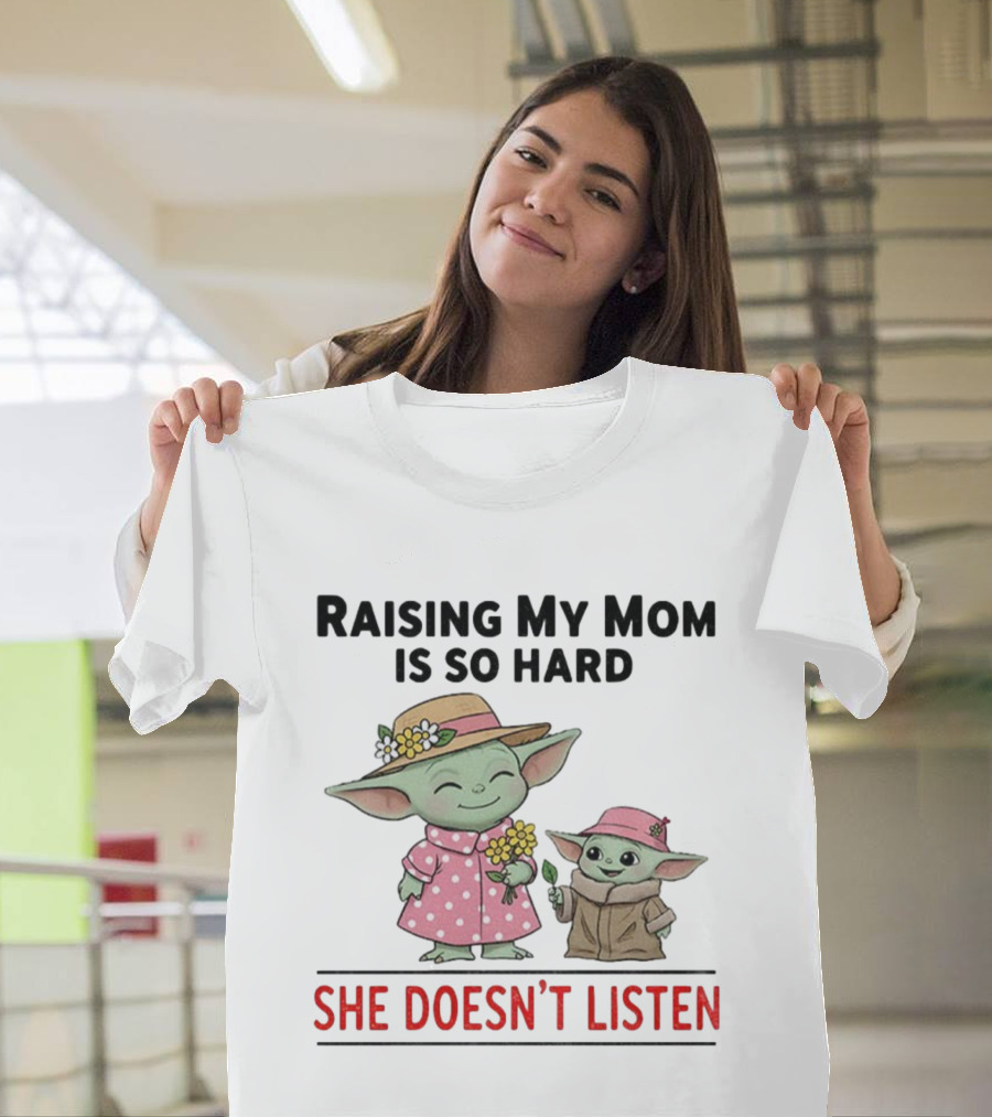 Raising My Mom Is So Hard She Doesn’t Listen Baby Yoda Christmas T-Shirt