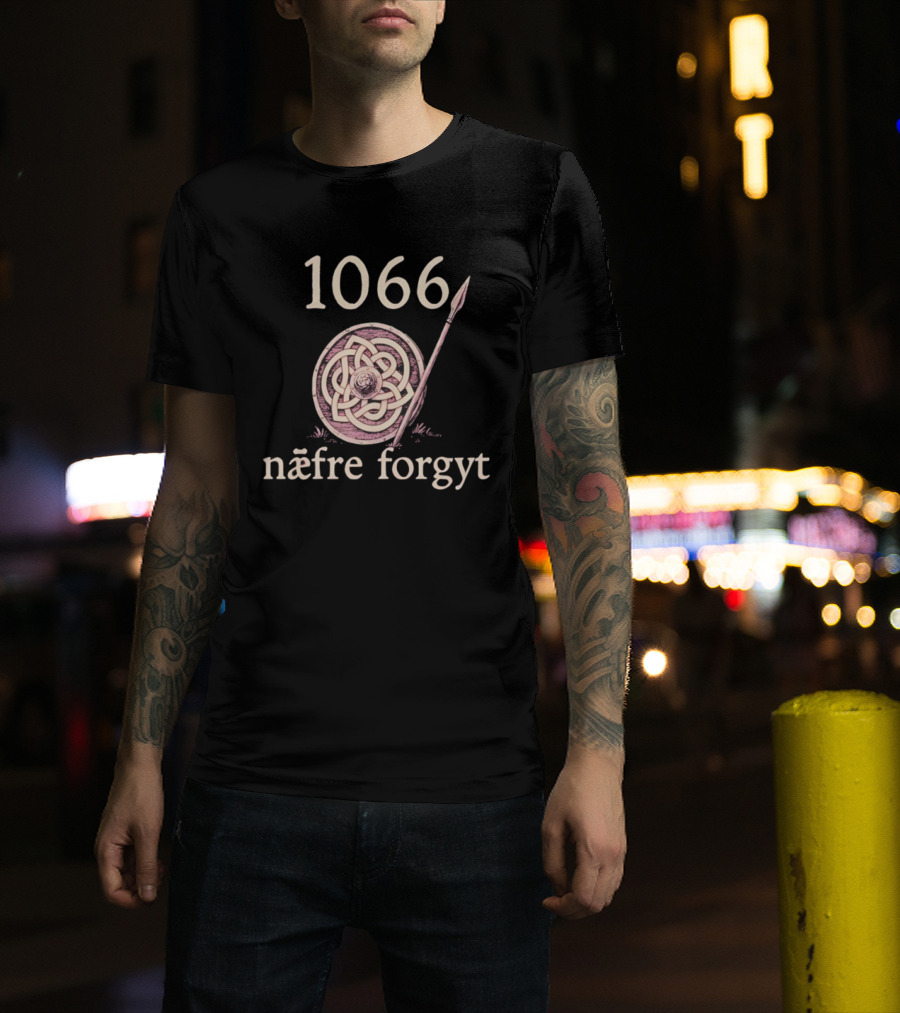 1066 Næfre Forgyt Battle Of Hastings Shield And Spear T-Shirt