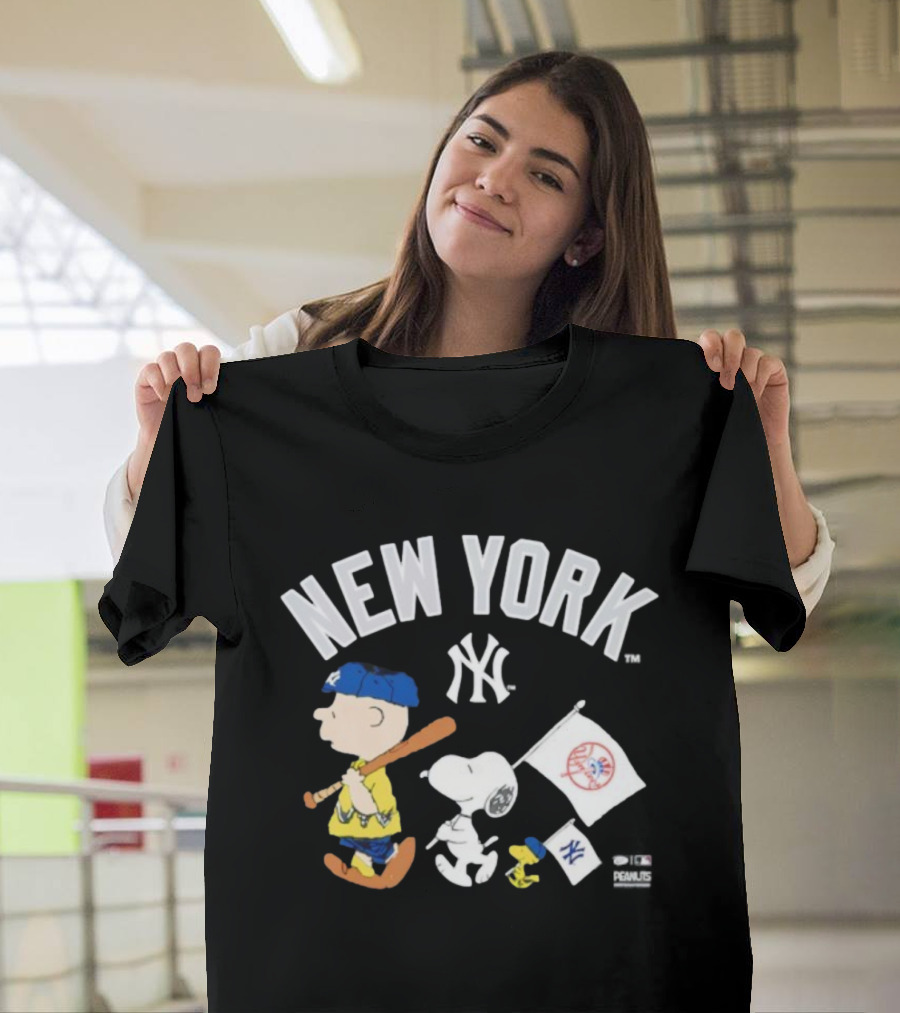 New York Yankees Peanuts Characters Baseball Flag T-Shirt