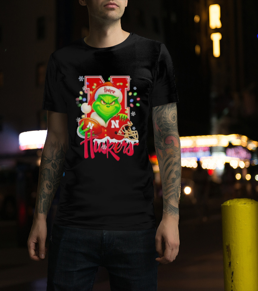 Grinch Santa With Nebraska Cornhuskers Helmet And Football Merry Christmas Huskers T-Shirt