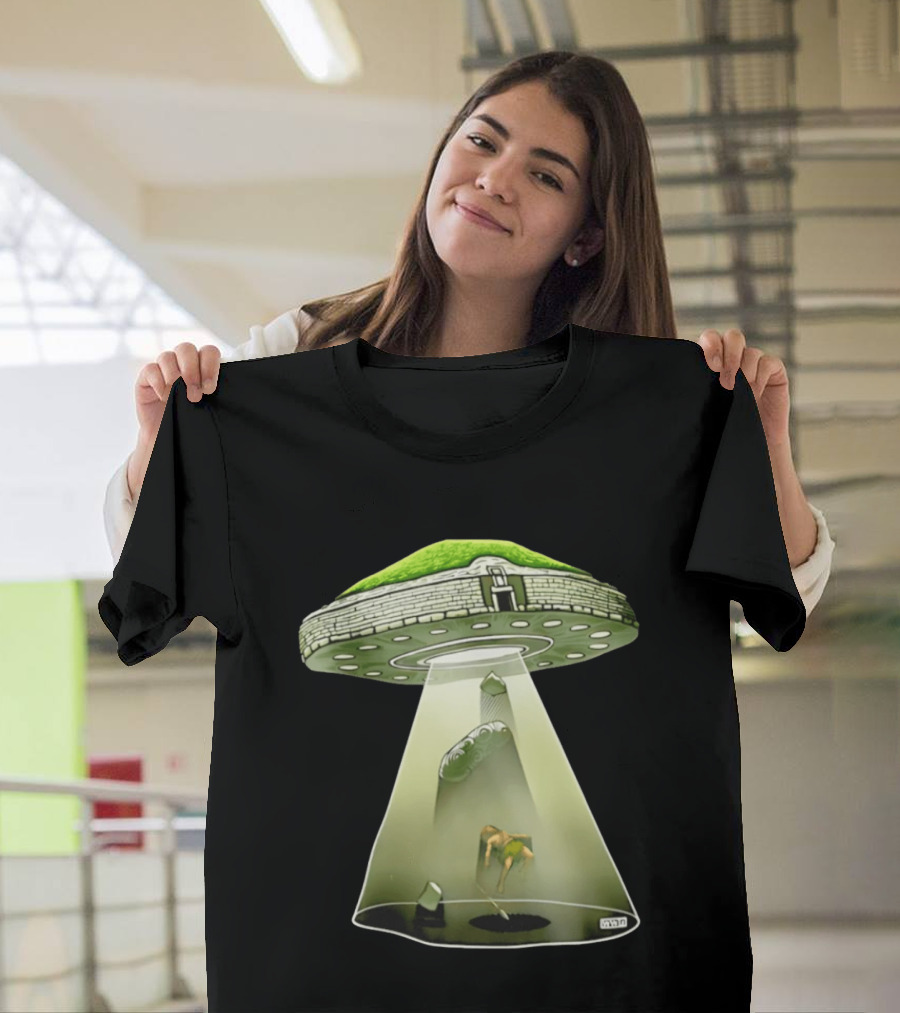 Newgrange UFO Encounter Ancient Aliens UAP Beam T-Shirt