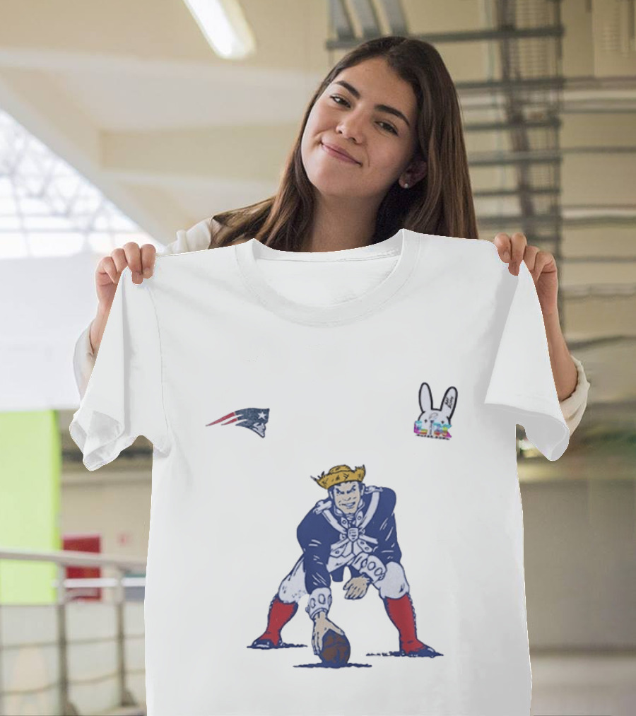New England Patriots Seguino Aqui Frog Football Player And Bunny Ears T-Shirt