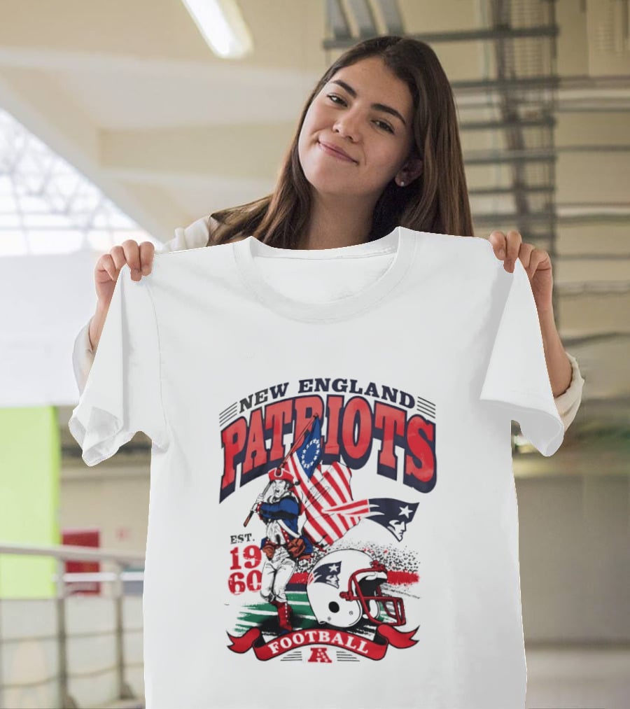 New England Patriots Football Est 1960 Vintage Style Helmet And Flag T-Shirt