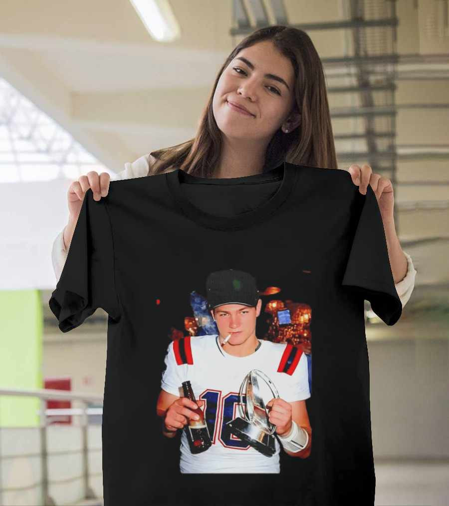 New England Patriots 16 Smoking Beer Trophy T-Shirt