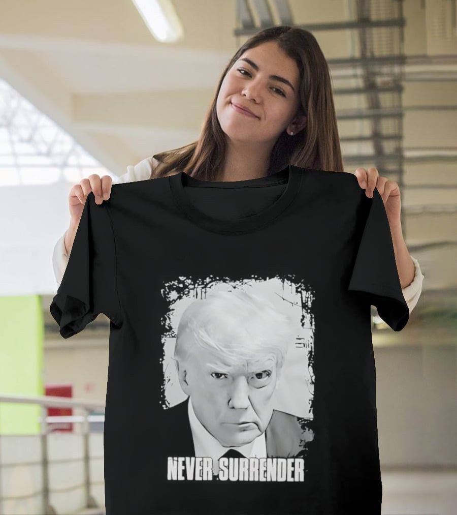 Never Surrender Donald Trump Black And White T-Shirt