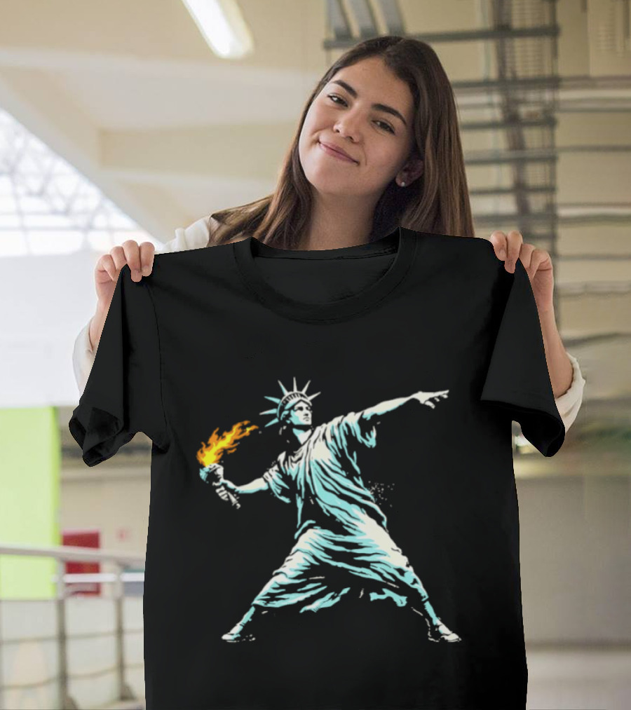 Statue Of Liberty Throwing Torch Meme T-Shirt