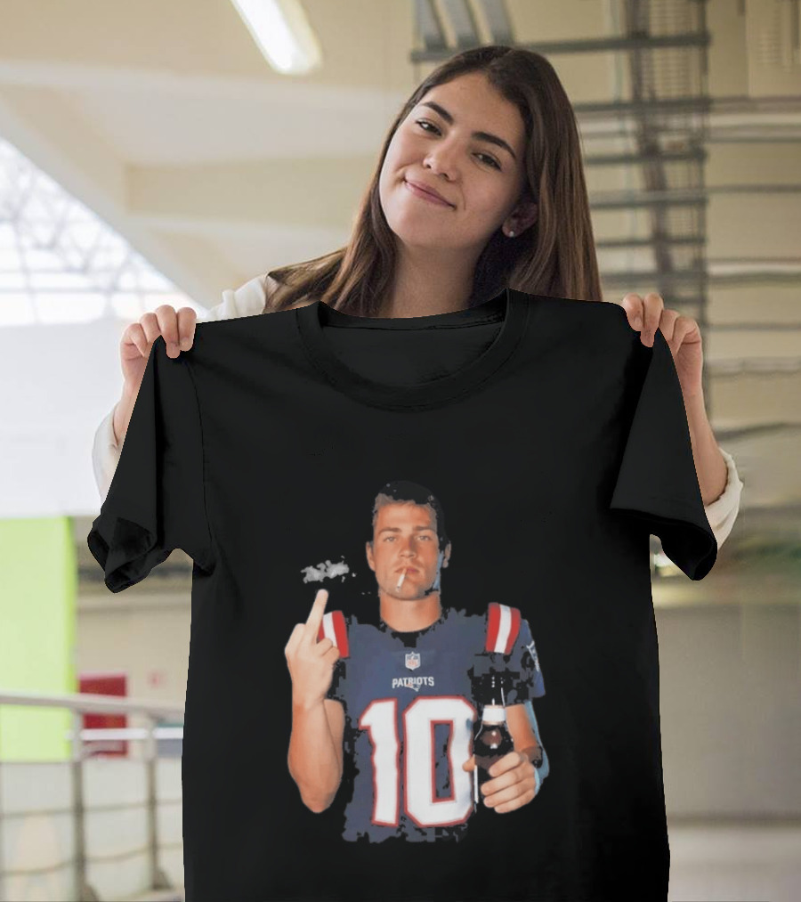 Patriots Number 10 Middle Finger Gesture Smoking Beer T-Shirt