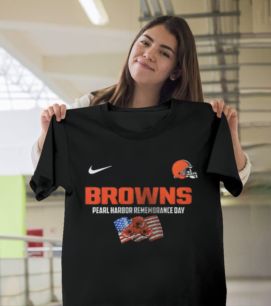 Browns Pearl Harbor Remembrance Day Nike American Flag Helmet T-Shirt