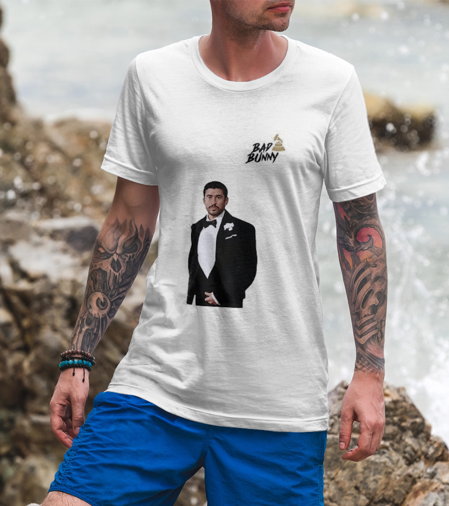 Bad Bunny Grammys Debi Tirar Mas Fotos Album Of The Year T-Shirt