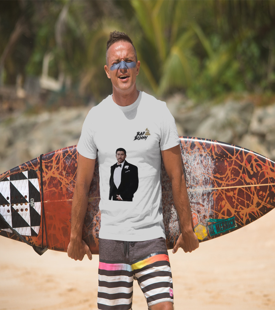 Bad Bunny Grammys Debi Tirar Mas Fotos Album Of The Year T-Shirt