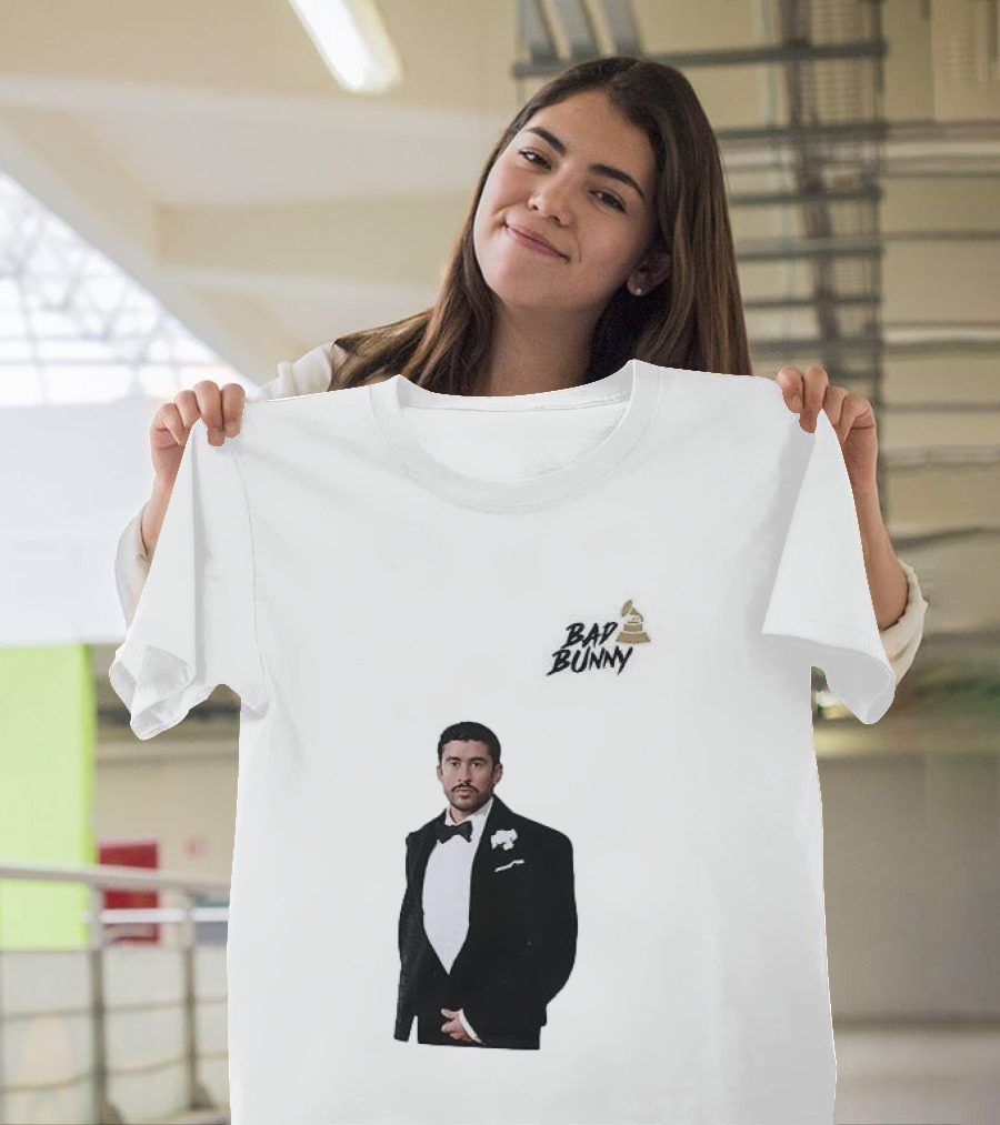 Bad Bunny Grammys Debi Tirar Mas Fotos Album Of The Year T-Shirt