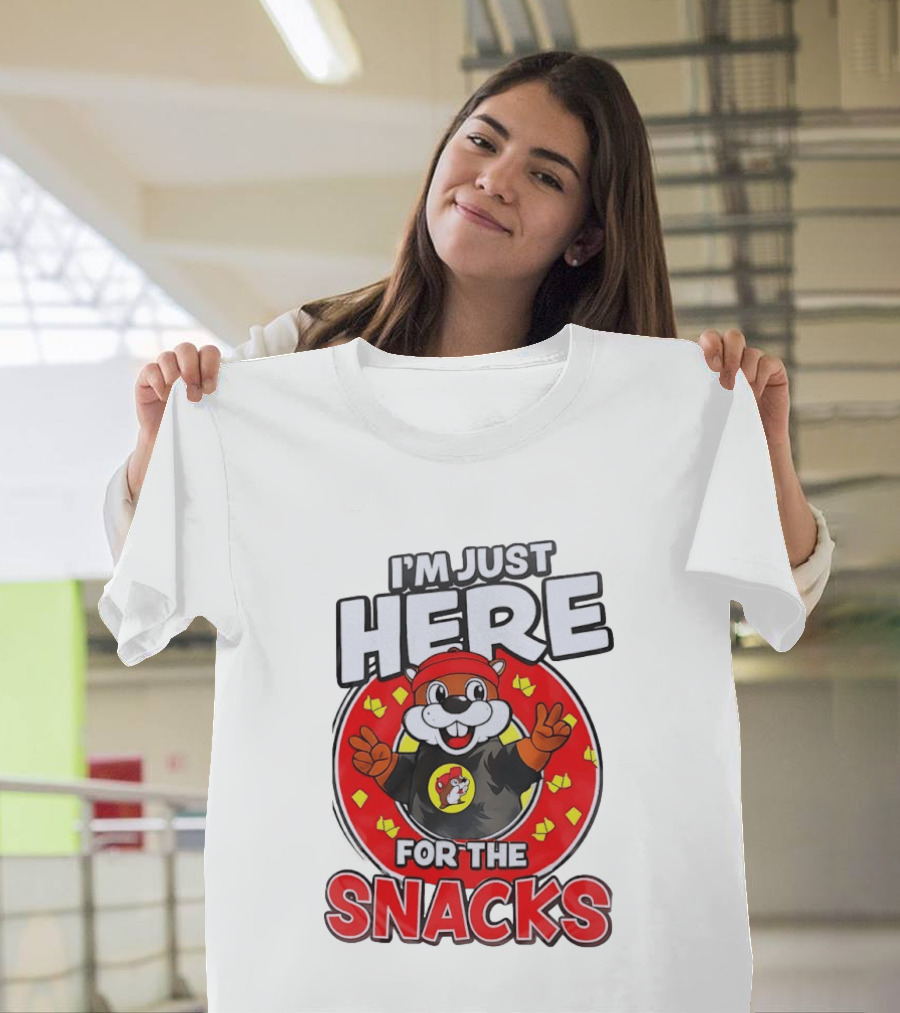 I'm Just Here For The Snacks Buc Ee's Fun Cartoon T-Shirt
