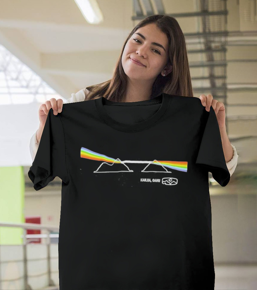 Kailua Oahu Dark Side Of The Moke's Rainbow Paddleboards Horizon Wave Scene T-Shirt