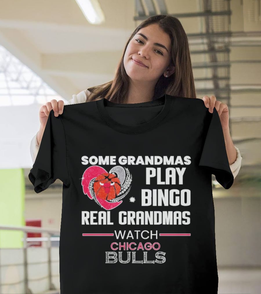 Some Grandmas Play Bingo Real Grandmas Chicago Bulls T-Shirt