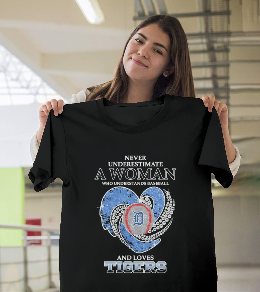 Never Underestimate A Woman Who Understands Baseball And Loves Detroit Tigers T-Shirt