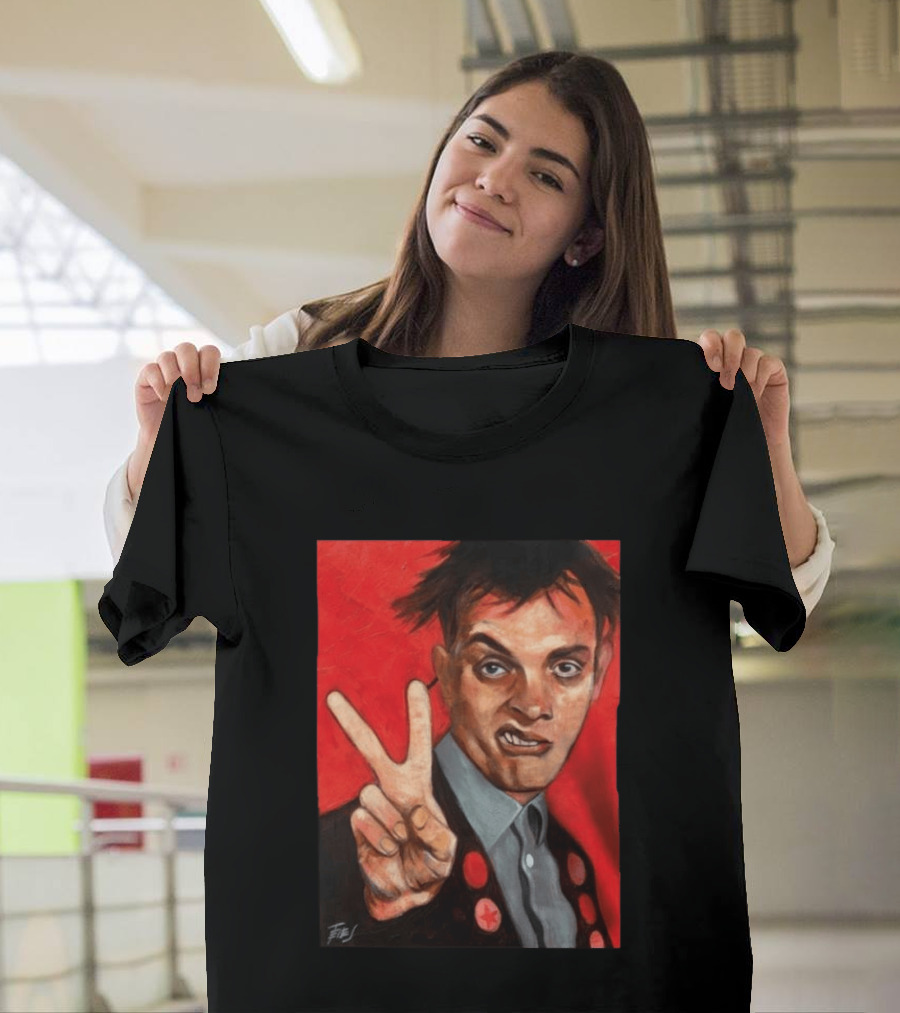 Chris Robinson Vivyan Rick Young Ones Portrait Two Finger Gesture T-Shirt