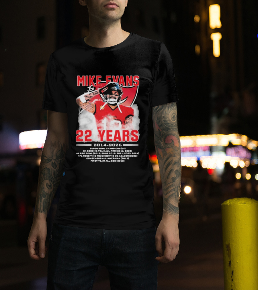 Mike Evans 22 Years 2014 2026 Red Jersey Salute Football Player T-Shirt