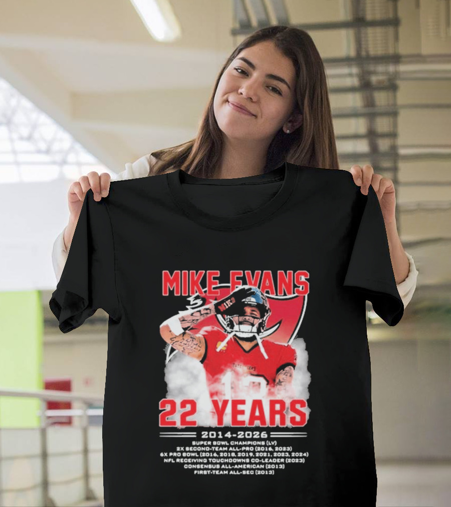 Mike Evans 22 Years 2014 2026 Red Jersey Salute Football Player T-Shirt