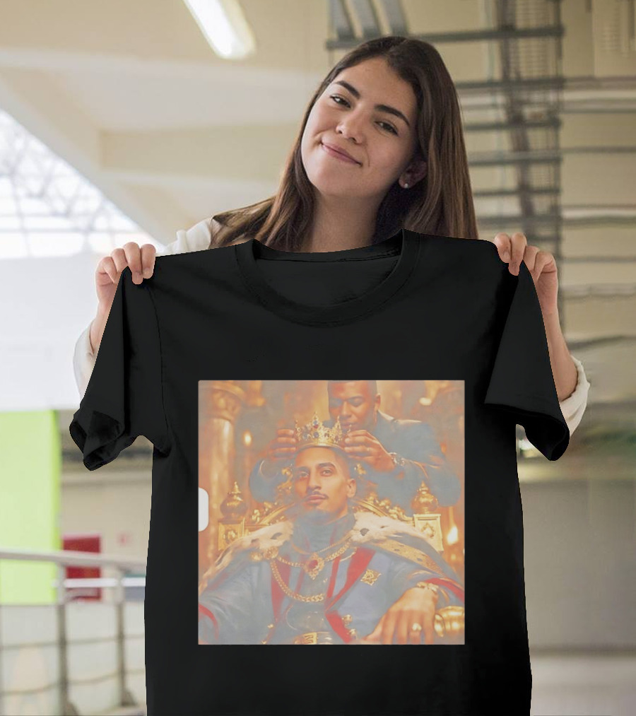 Raphinha Barcelona King Crowned Monarch Regal Throne Scene T-Shirt